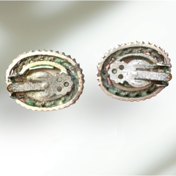 Vintage Deco White w Braided Gold Plate Clip On Earrings - Picture 3 of 3
